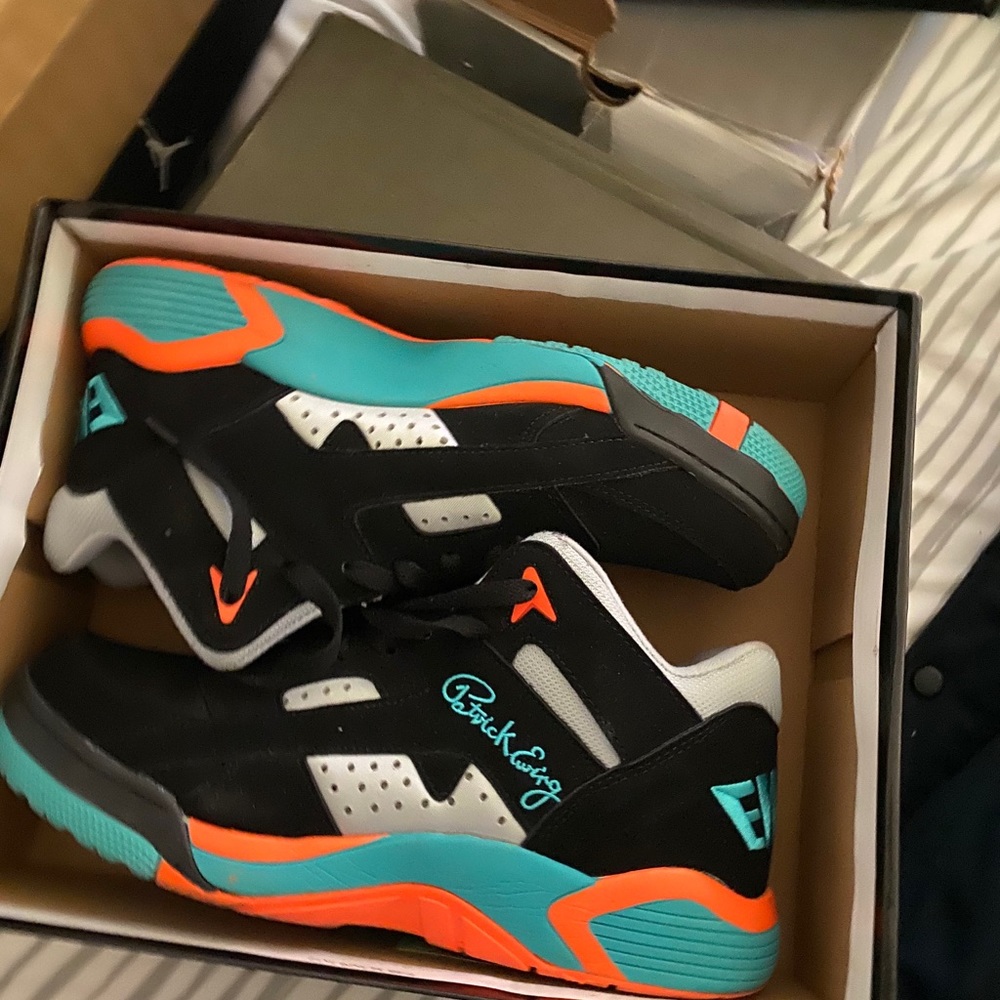 Patrick Ewing wraps size 10.5 good condition